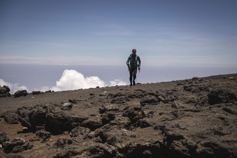 Female ultra-distance runner breaks Mount Kilimanjaro world record ...