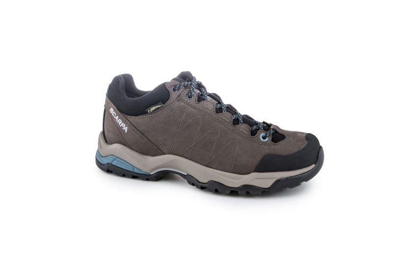 5 of the best women's hiking shoes on 